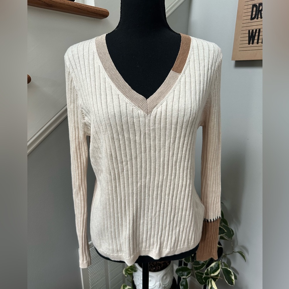 Cream and Tan V-Neck Ribbed Sweater